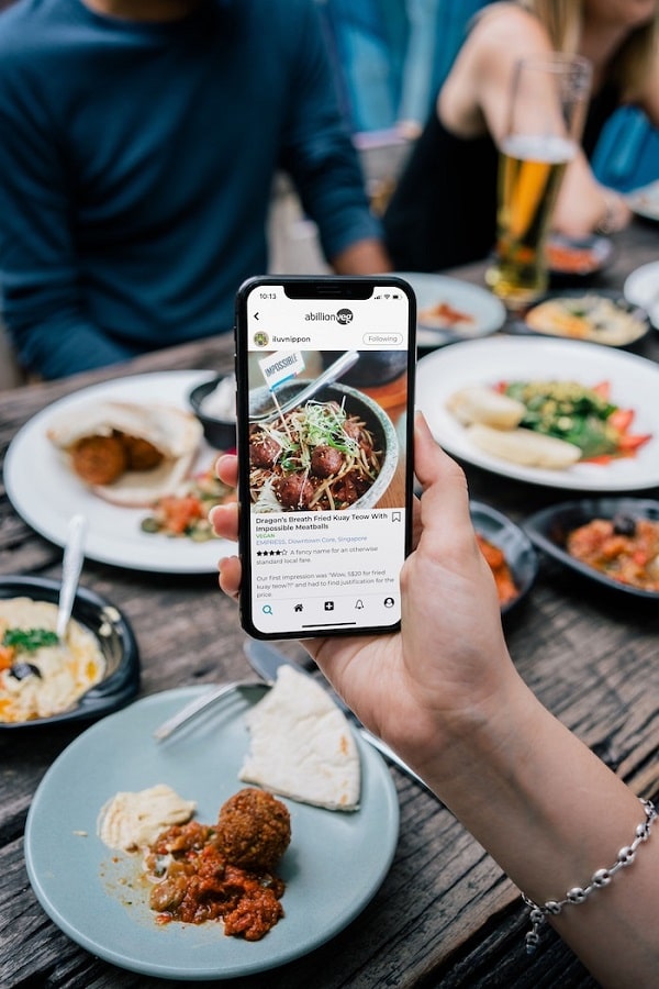 Person holding her phone and viewing a restaurant's GMB.